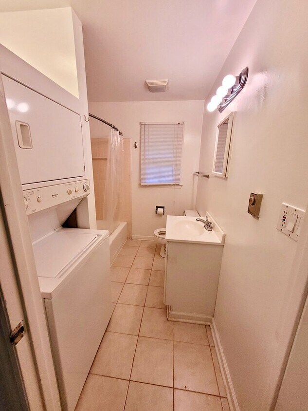 Foto del edificio - 200 W Poplar Ave