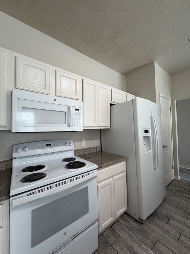 Building Photo - Beautifully Updated 3Bed/2.5Bath Townhouse in the Heart of Destin