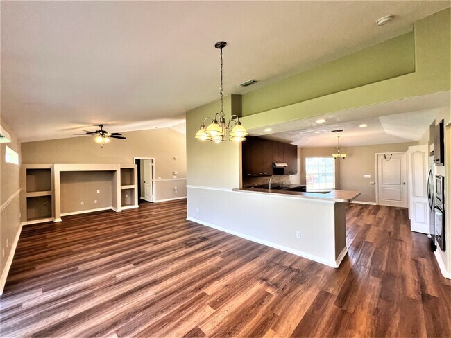 Building Photo - 2074 SW Hampshire Ln