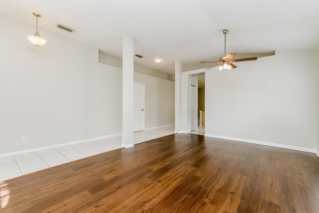 Foto del edificio - 1505 Scotch Pine Dr