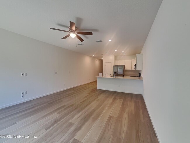 Building Photo - 622 Holly Lks Dr