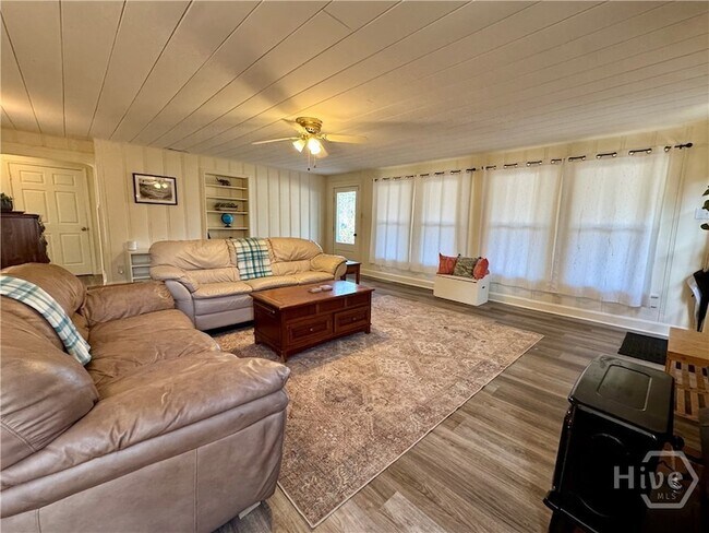 Foto del edificio - 233 Quacco Rd