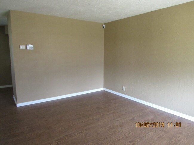 Building Photo - Very nice spacious home located in the Rol...