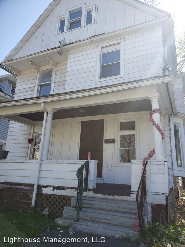 Primary Photo - 4 br, 1.5 bath House - 48 Quincy St.