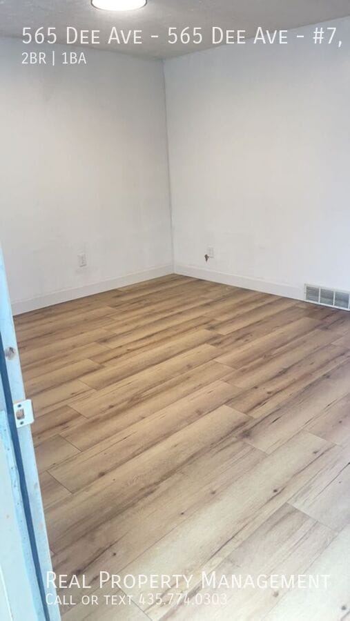 Building Photo - 565 Dee Ave