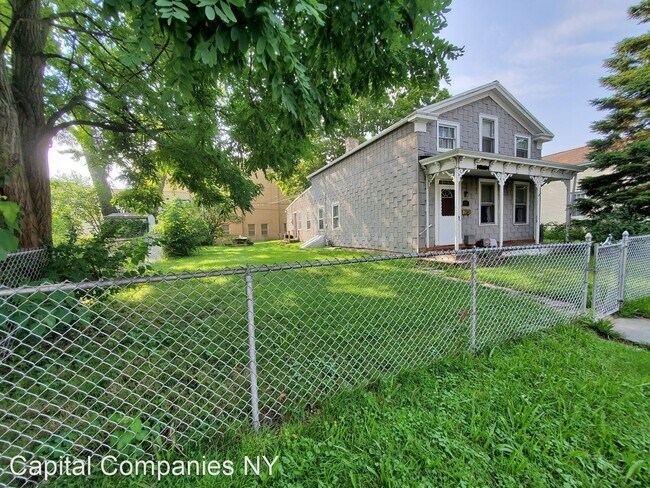 Foto del edificio - 4 br, 1.5 bath House - 573 6th Ave
