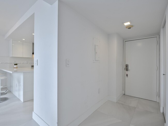Foto del edificio - 600 NE 36th St