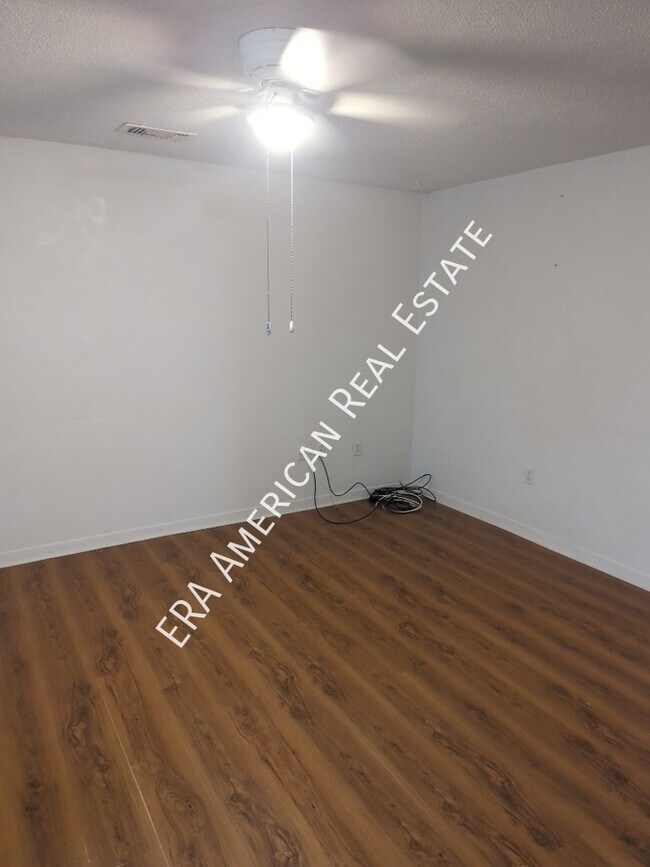 Foto del edificio - End Unit!