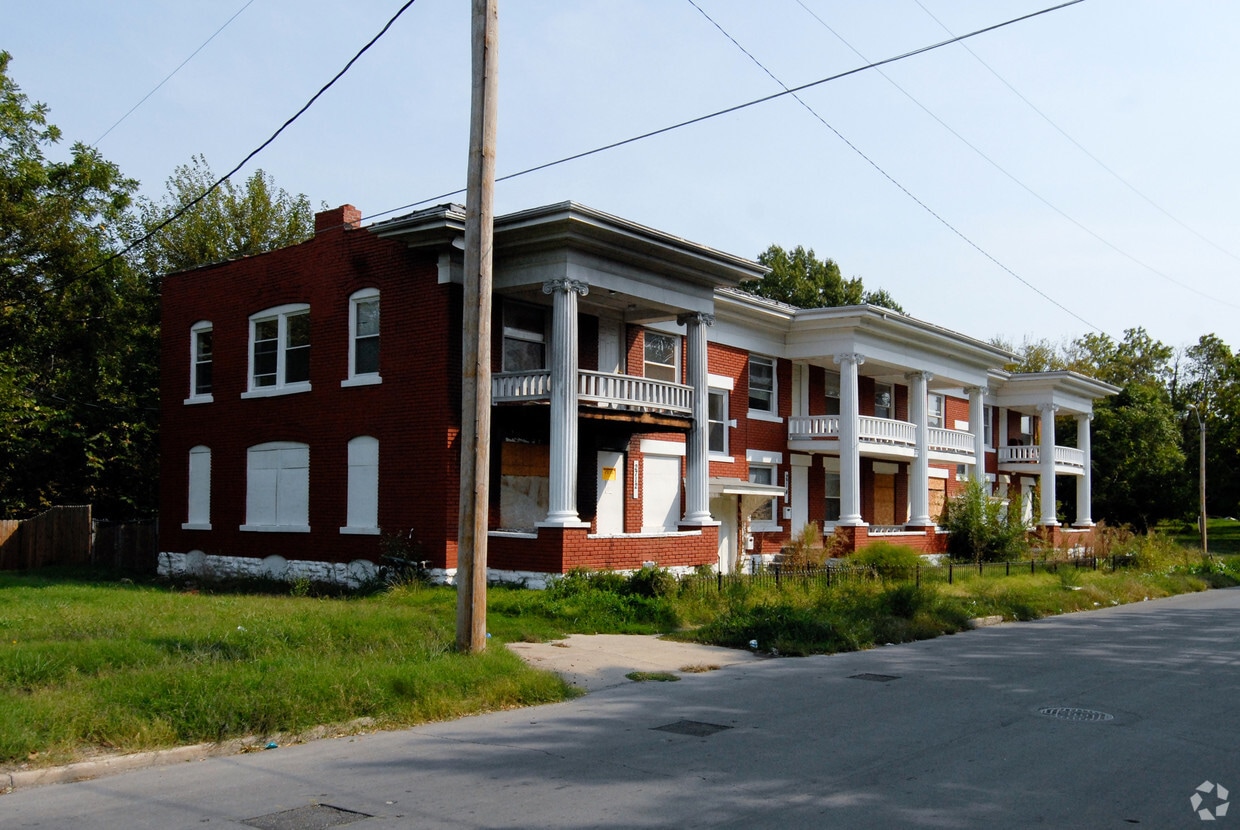 Primary Photo - 2712 E 26th St