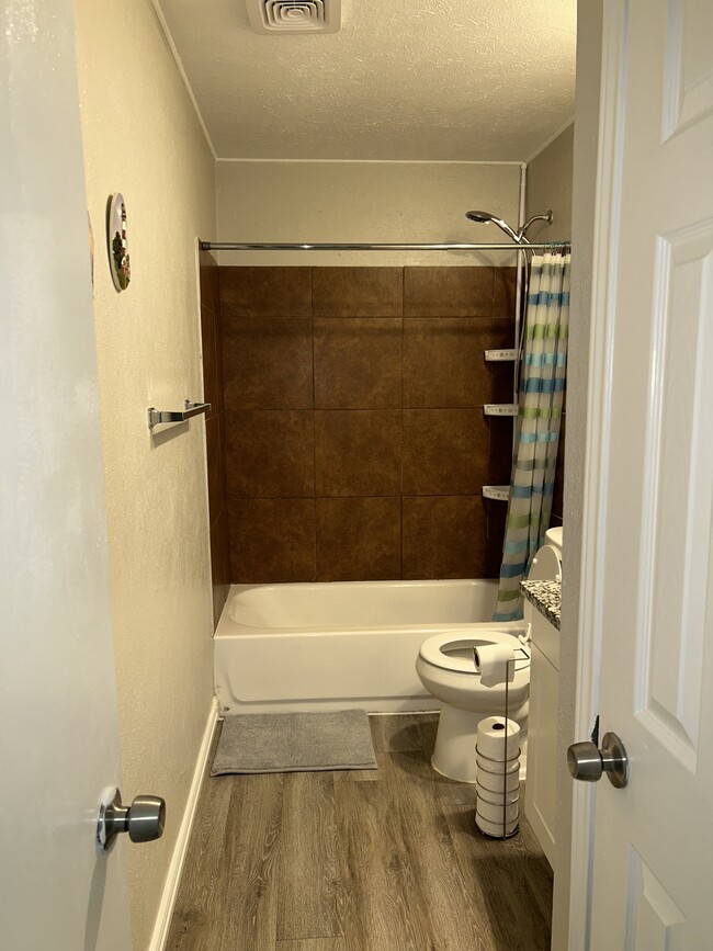 Foto del edificio - 7407 Cloverglen Dr