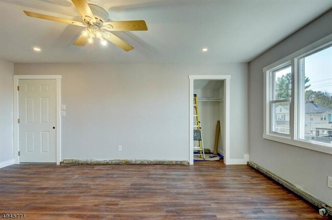 Building Photo - 3 Oak Grove Rd