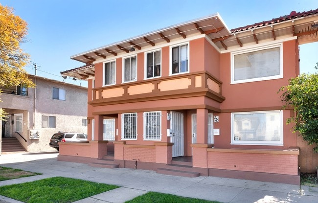 Foto del edificio - 310-316 E 8th St