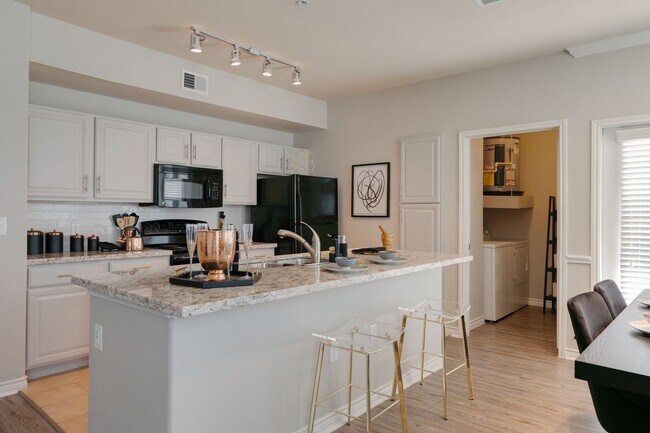 Foto del edificio - Luxury 2-Bed with Limited Time Specials!