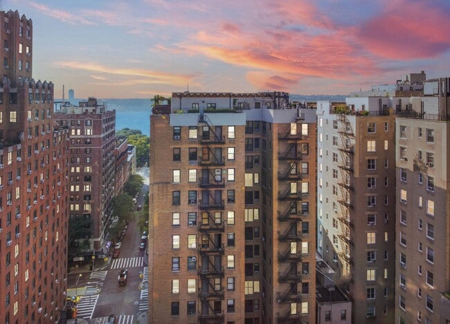 Foto del edificio - 241 W 97th St