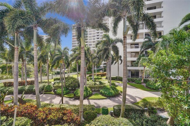 Foto del edificio - 2500 Parkview Dr