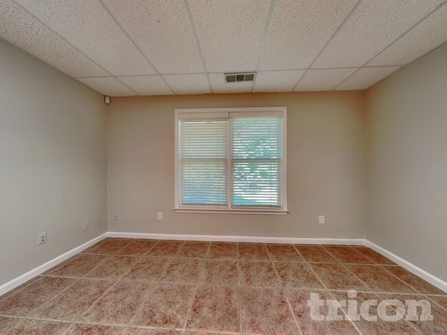 Building Photo - 2205 Washington Dr