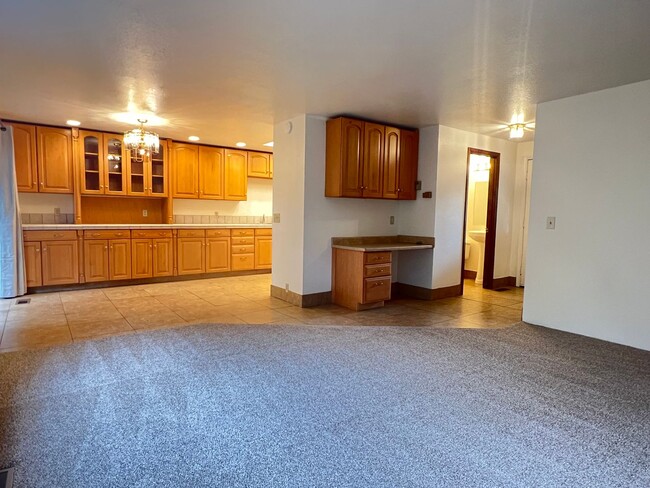 Building Photo - 600-602 Scenic Dr