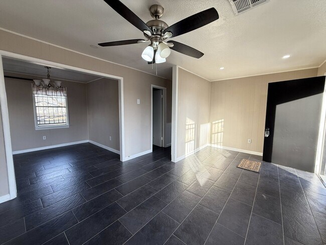 Building Photo - 219 SE 21st St