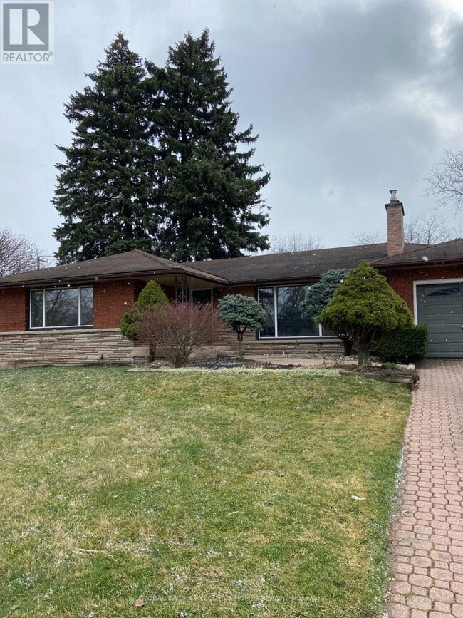 Building Photo - 123 Seneca Dr