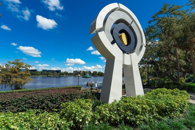 Foto del edificio - “Luxury, Location, Lifestyle — All at The Waverly”