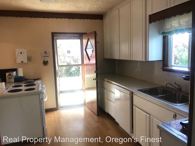 Foto del edificio - 2 br, 1 bath House - 1717 SE Bidwell Street