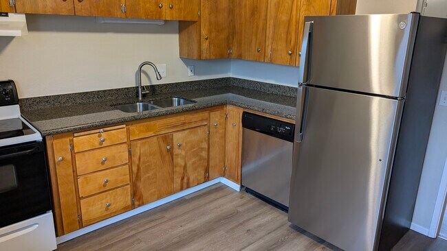 Cocina bellamente renovada - 729 Pecks Dr
