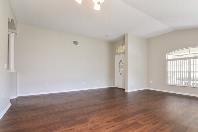 Building Photo - 812 Lesa Glen Pl