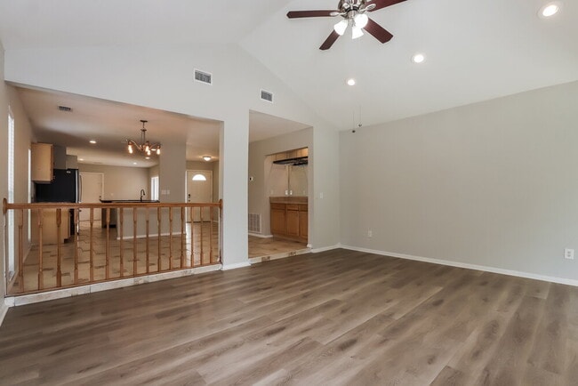 Building Photo - 16130 Gardendale Dr