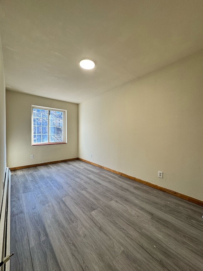 Building Photo - 169 Monroe St