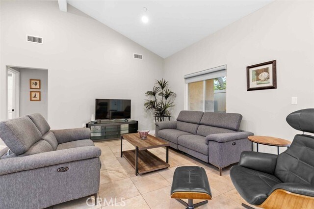 Foto del edificio - 16577 Knollwood Dr