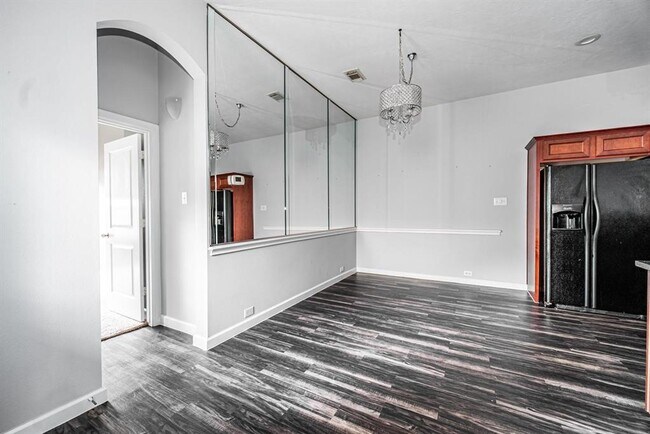 Building Photo - 5330 Summit Hollow Dr