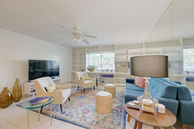 Foto del edificio - 1950 N Andrews Ave