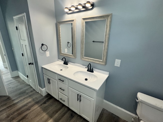 Building Photo - 144 Walnut St