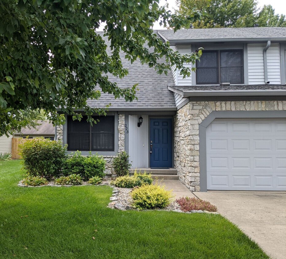 Primary Photo - Charming 2 bed 1.5 bath home (duplex) in G...