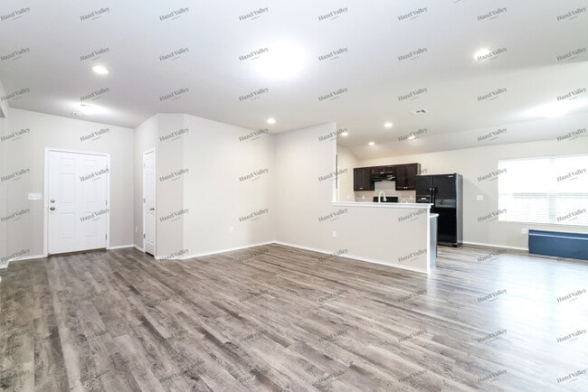 Building Photo - 9900 Jackrabbit Rd