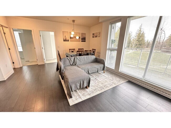 Photo du bâtiment - 13963-1105A 105A Blvd