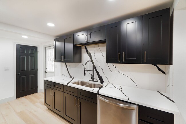 Building Photo - 3/2 Completely Renovated Modern Home in Pr...