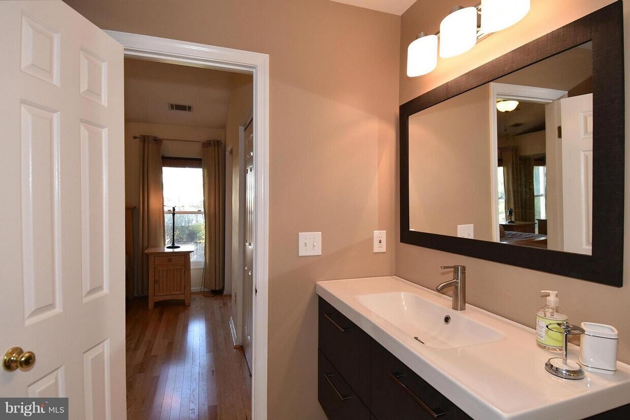 Foto principal - 1553 Templeton Pl