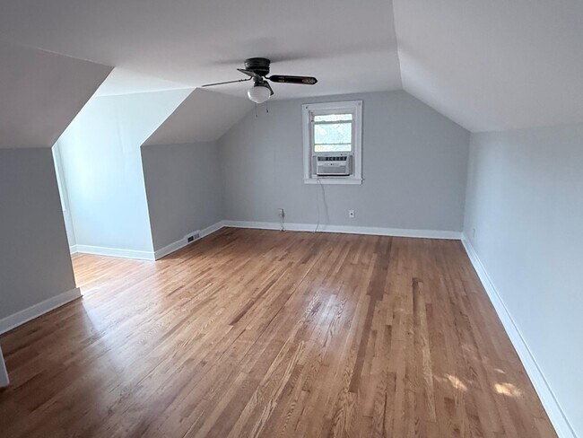 Foto del edificio - 18 Moore Dr