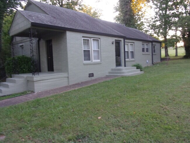Building Photo - 604 Hill St