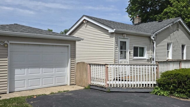 Building Photo - 9154 Ridgeland Ave