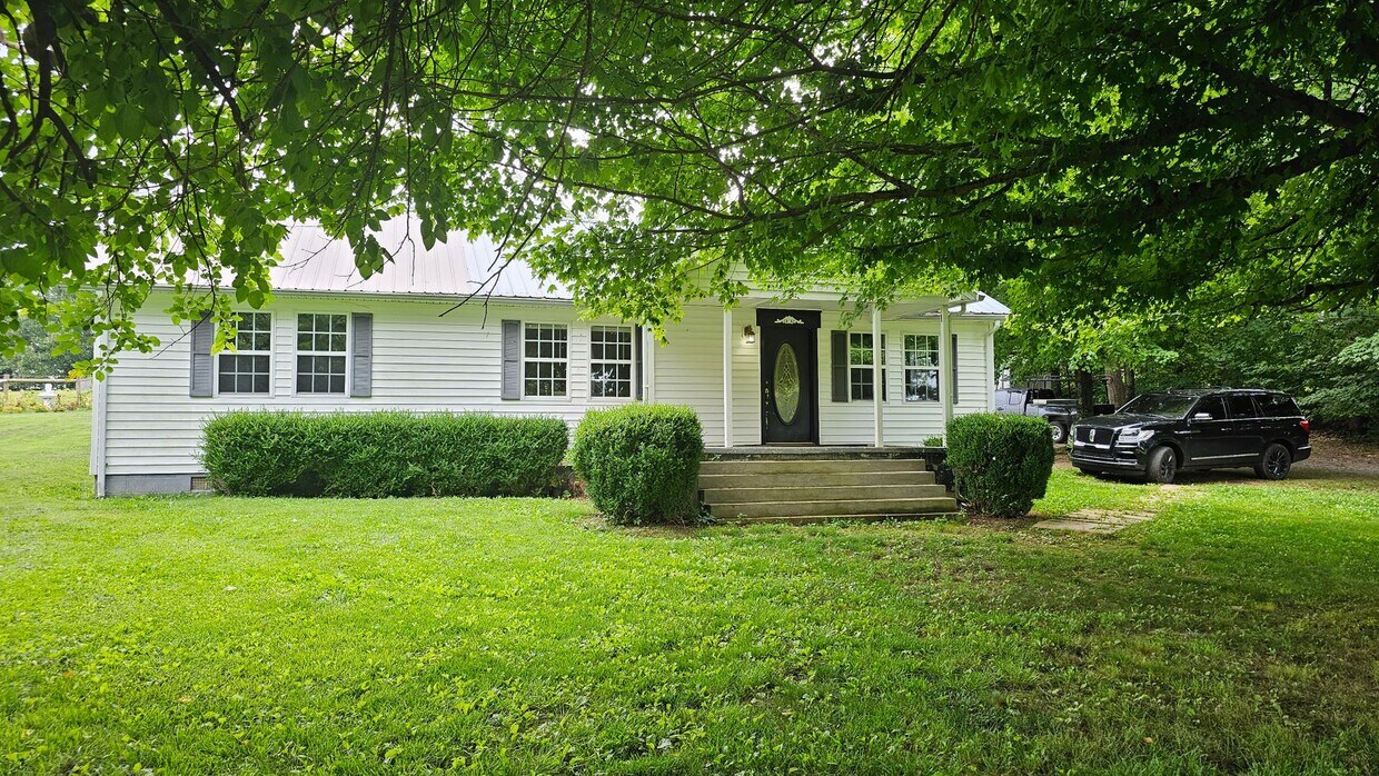 Foto principal - 1+Acre in the country! 2 bed/1.5 Bth- NO C...