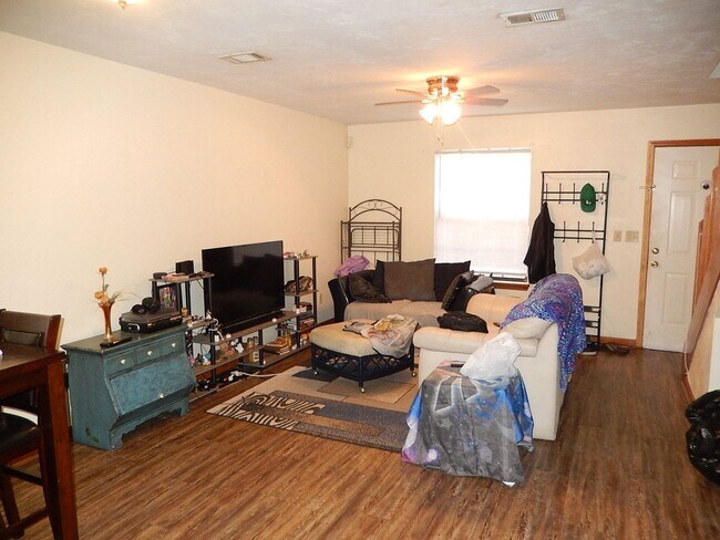 Foto del edificio - NICE 2/1.5 NW TWN w/ Open Floor Plan, Washer/Dryer, Patio, & More! $1150/month Avail August 1st!