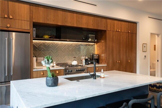 Foto del edificio - 1713 Bluebonnet Ln
