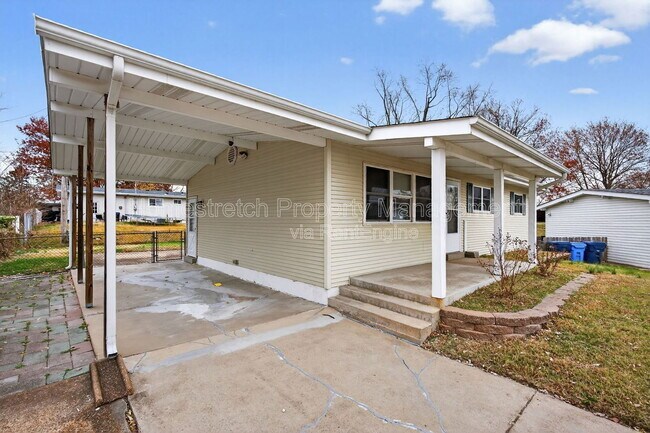 Building Photo - 2 Canary Ct