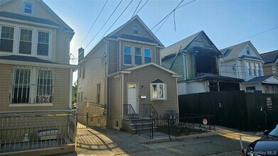 Building Photo - 4517 Seton Ave