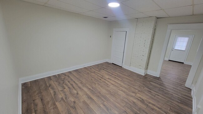 Foto del edificio - Shotgun Styled One Bedroom Close To UOfL