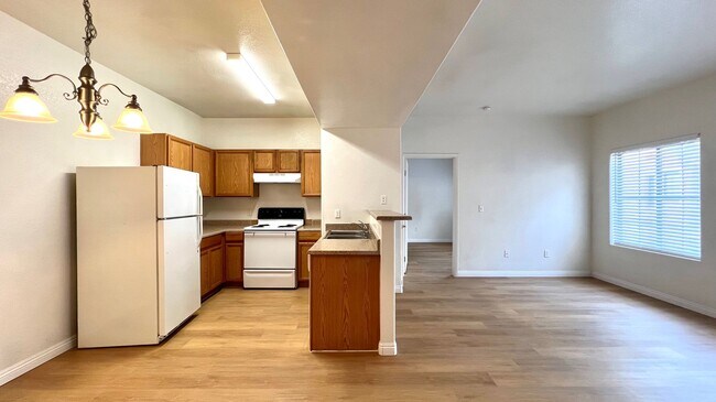 Foto del edificio - 2071 Hussium Hills St