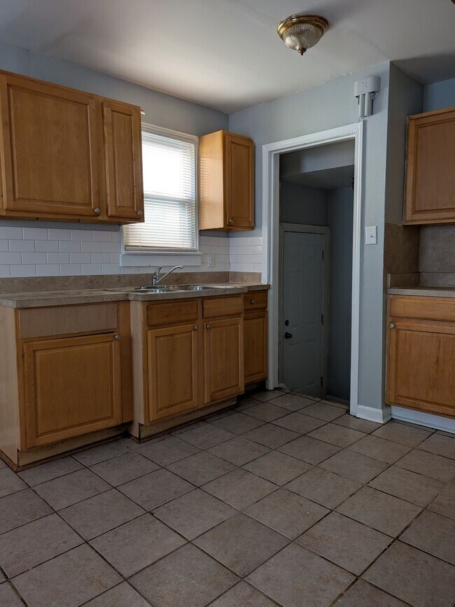 Foto del edificio - 11285 Christy- 3 BEDS & 1.5 BATH FOR RENT!