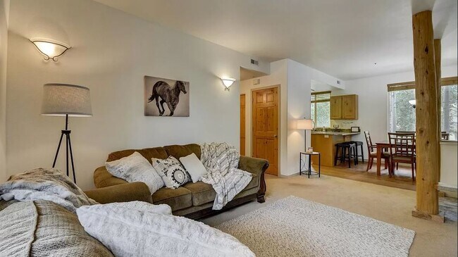 Foto del edificio - 1600 Pinebrook Blvd